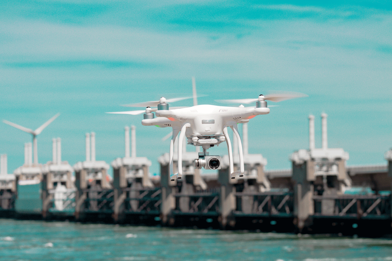 drone com go pro fazendo mapeamento aéreo