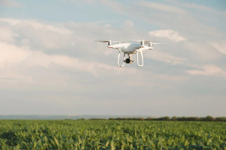 A OrtoPixel trabalha com equipamentos de alta qualidade como drones multirotores com câmeras de alta resolução.