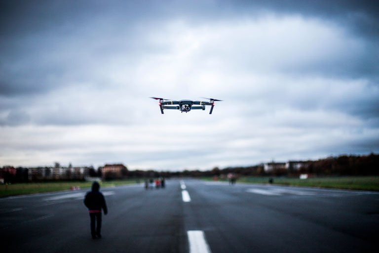 Drones assumem nova performance nas entregas e serviços.