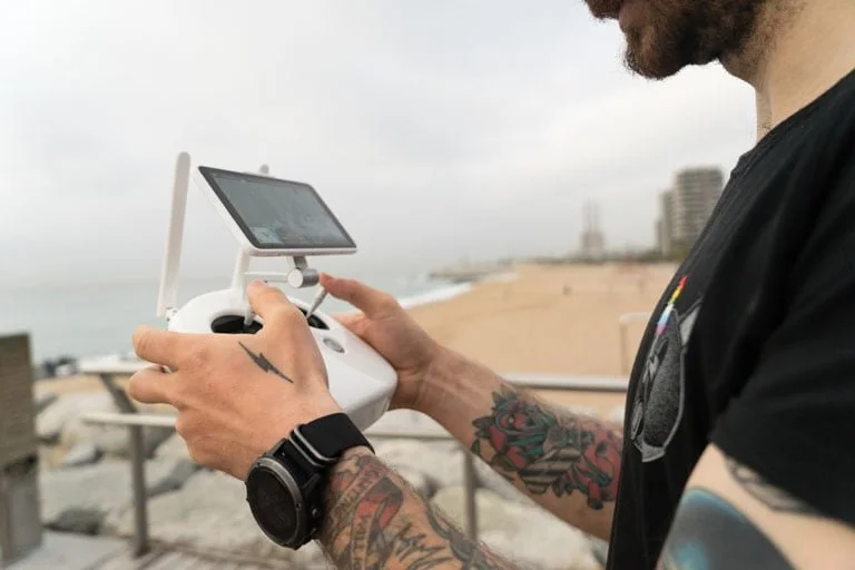 Drones desenvolvem tarefas multifacetadas.
